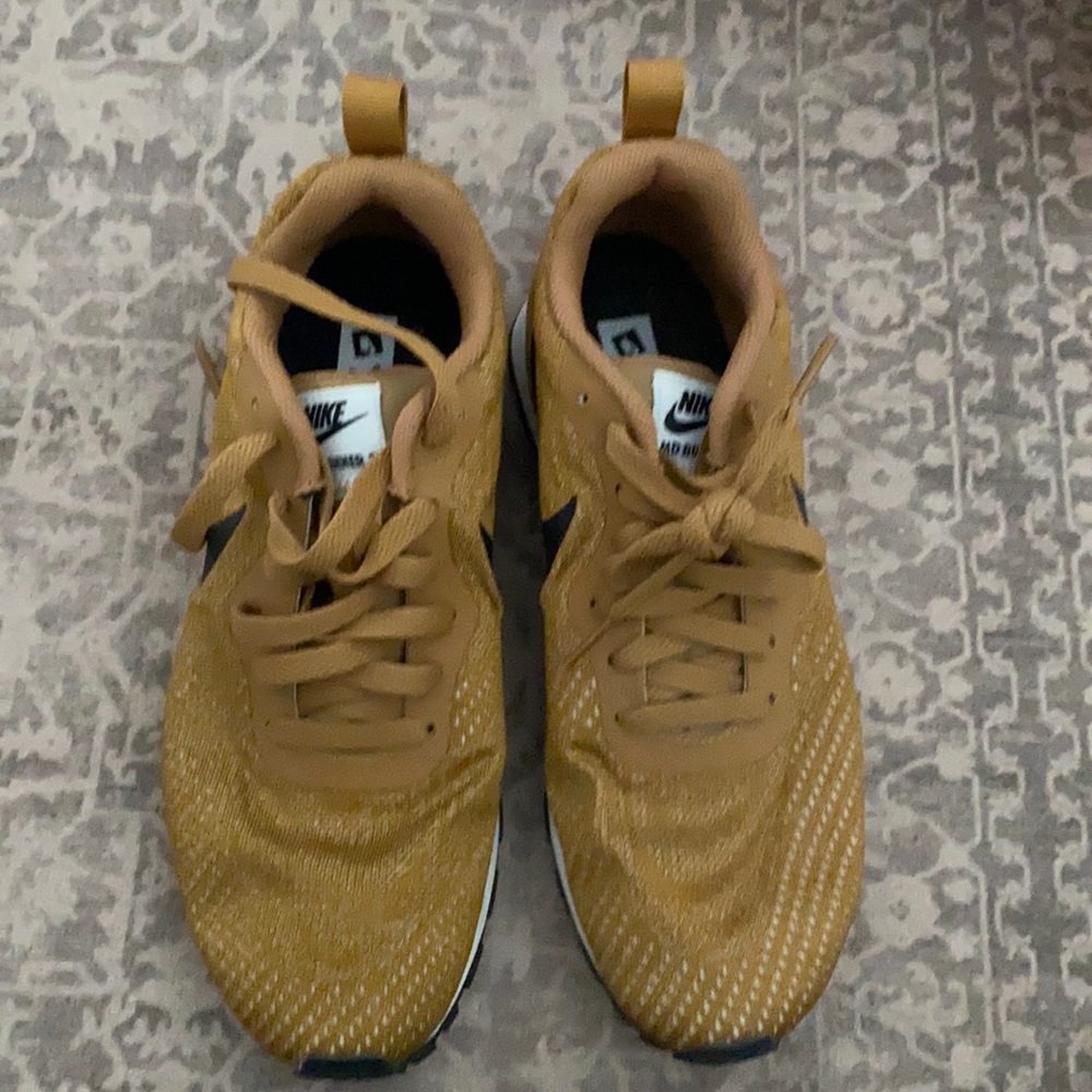 Nike MD Runner 2. Size 6.